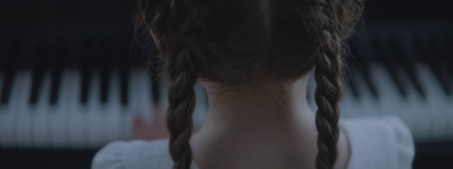 Video Reference N1: Hair, Hairstyle, Face, Long hair, Neck, Chin, Beauty, Skin, Back, Braid