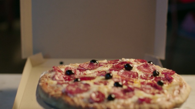 Video Reference N5: pizza, dish, cuisine, food, baking, italian food, european food, tarte flambée, pizza cheese, sicilian pizza