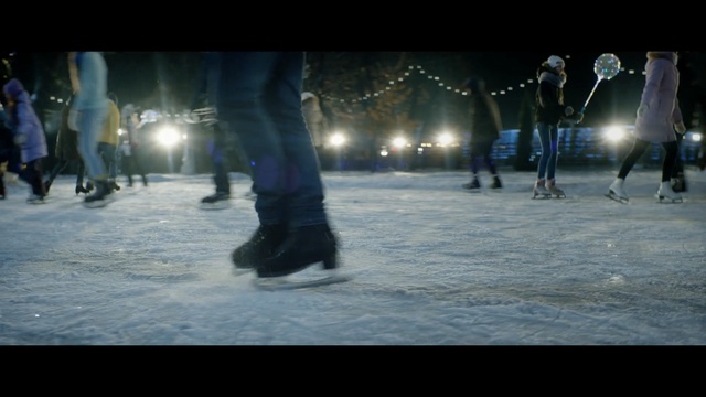 Video Reference N0: Ice skating, Footwear, Ice skate, Winter, Snow, Ice, Skating, Atmosphere, Ice rink, Sky, Person