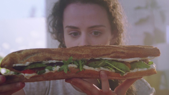 Video Reference N0: Food, Sandwich, Dish, Submarine sandwich, Bocadillo, Cuisine, Blt, Bánh mì, Fast food, Finger food