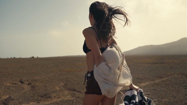Video Reference N19: Photograph, Photography, Landscape, Summer, Sand, Photo shoot, Happy, Long hair, Thigh, Black hair