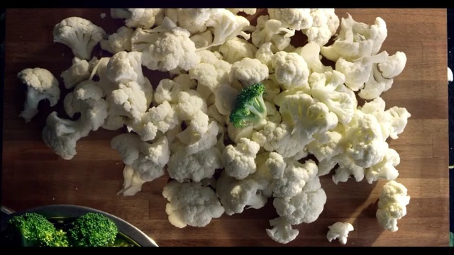 Video Reference N6: Cauliflower, Flower, Plant, Cruciferous vegetables, Snack, Popcorn, Food, Person