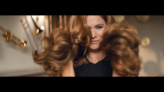 Video Reference N2: hair, beauty, human hair color, blond, lady, hairstyle, girl, model, long hair, hair coloring, Person