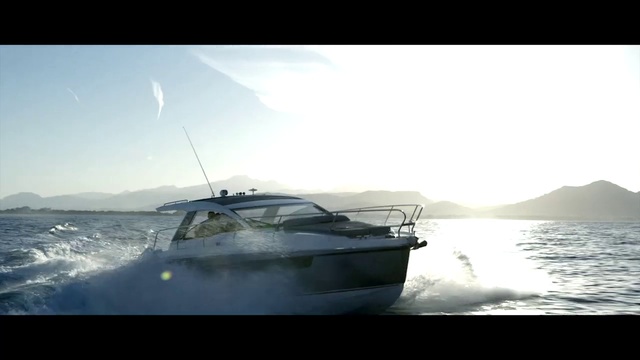 Video Reference N18: Vehicle, Water transportation, Speedboat, Boat, Boating, Yacht, Luxury yacht, Watercraft, Recreation, Naval architecture