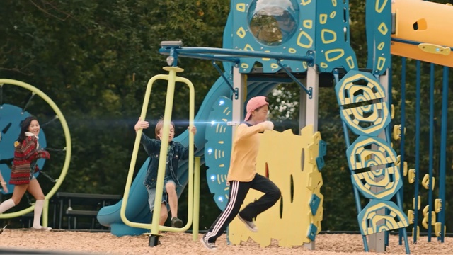 Video Reference N0: Playground, Public space, Outdoor play equipment, Human settlement, Recreation, Fun, City, Playground slide, Play, Leisure, Person