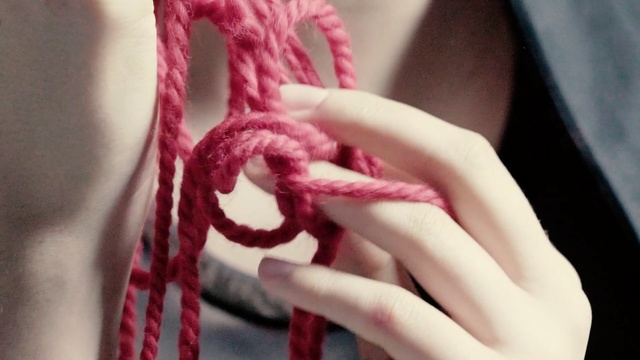 Video Reference N0: wool, textile, thread, finger, knitting, hand, crochet, knot, rope, neck