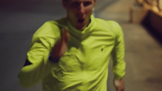 Video Reference N3: Green, Yellow, T-shirt, Fun, Neck, Sleeve, Gesture