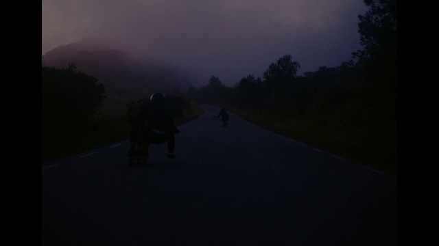 Video Reference N1: Sky, Black, Nature, Atmospheric phenomenon, Darkness, Atmosphere, Light, Green, Mist, Morning