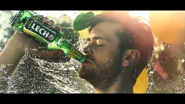 Video Reference N4: Alcohol, Drink, Beer, Drinking, Happy, Distilled beverage, Jheri curl, Ice beer, Person
