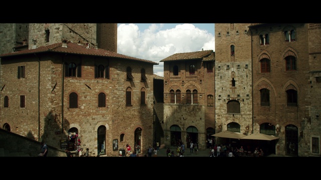Video Reference N2: Landmark, Medieval architecture, Historic site, Building, Architecture, Human settlement, History, Arch, Castle, Ancient history