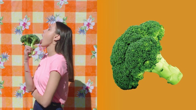 Video Reference N2: Green, Broccoli, Cruciferous vegetables, Leaf vegetable, Play, Organism, Child, Vegetable, Plant, World