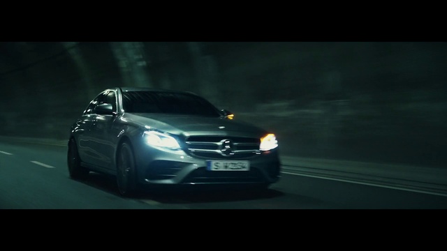 Video Reference N1: Tire, Wheel, Vehicle, Grille, Automotive lighting, Hood, Car, Automotive design, Vehicle registration plate, Automotive mirror