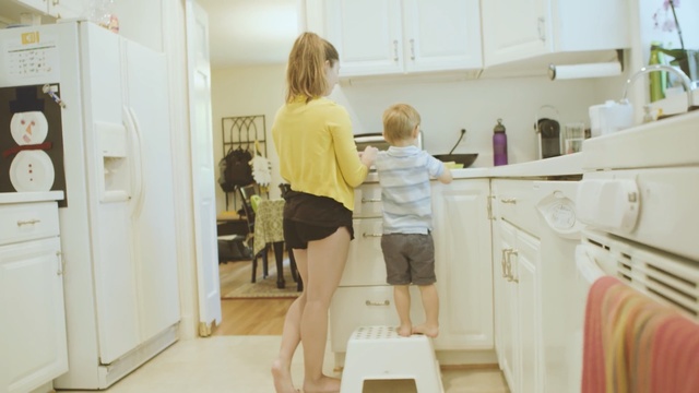 Video Reference N0: Child, Room, Standing, Toddler, Furniture, Laundry room, House