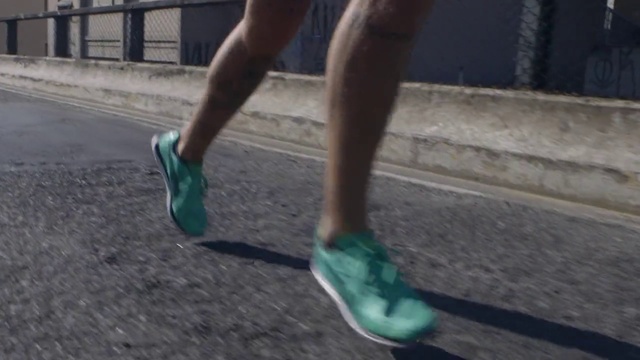 Video Reference N2: Human leg, Leg, Footwear, Green, Calf, Shoe, Thigh, Snapshot, Running, Ankle, Person