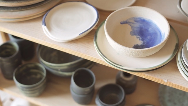 Video Reference N18: tableware, cup, coffee cup, ceramic, pottery, cup, porcelain, bowl, tea, material
