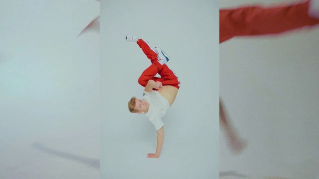 Video Reference N3: Red, Flip (acrobatic), Illustration