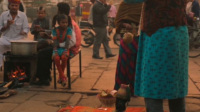 Video Reference N0: public space, temple, ritual, street, recreation, bazaar, market, girl, Person
