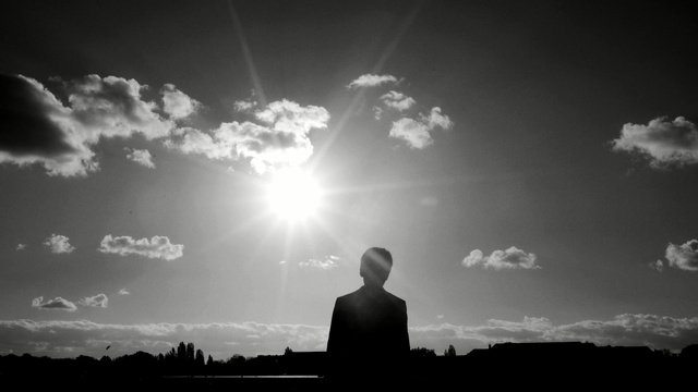 Video Reference N0: sky, cloud, white, black, photograph, black and white, monochrome photography, atmosphere, daytime, photography, Person