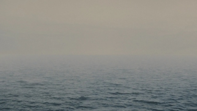 Video Reference N0: sea, horizon, ocean, calm, sky, fog, mist, coastal and oceanic landforms, wind wave, water