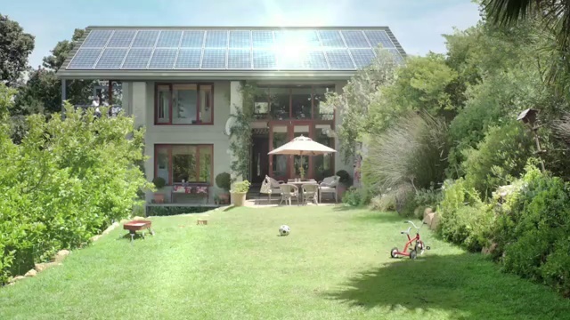 Video Reference N4: Plant, Building, Property, Window, Green, Sky, House, Land lot, Flowerpot, Grass