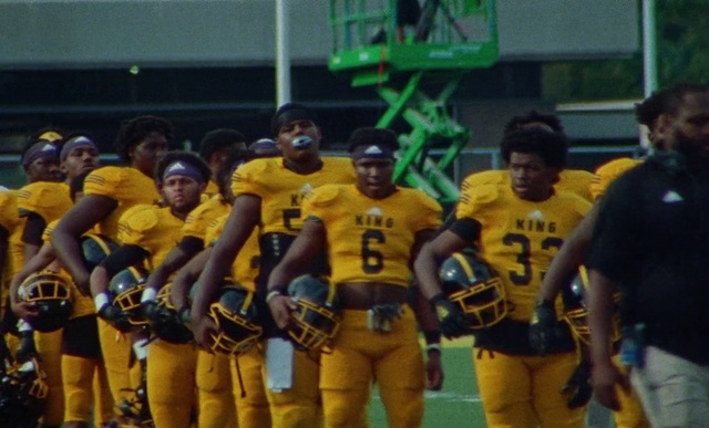 Video Reference N7: Team, Team sport, Yellow, Player, Jersey, American football, Sports, Sportswear, Tournament, Ball game
