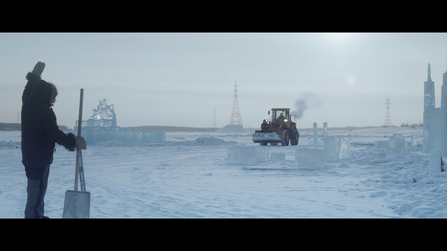Video Reference N0: Water, Vehicle, Ice, Snow, Wave, Sea, Winter, Ocean, Watercraft, Person