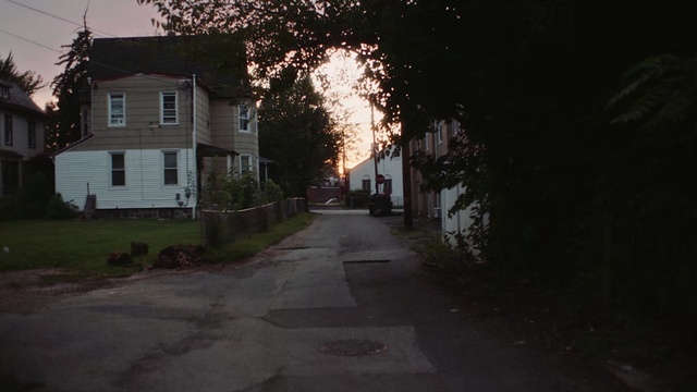 Video Reference N1: Residential area, House, Home, Property, Town, Road, Tree, Street, Neighbourhood, Sky