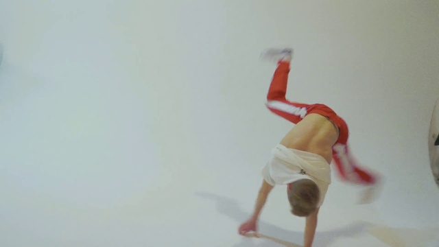 Video Reference N2: White, Red, Joint, Arm, Leg, Shoulder, Human body, Dance, Modern dance, Muscle