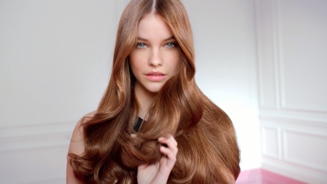 Video Reference N6: hair, beauty, human hair color, fashion model, hairstyle, long hair, hair coloring, brown hair, blond, girl, Person