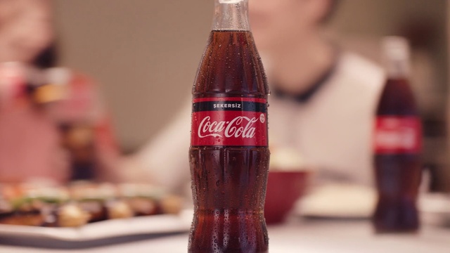 Video Reference N0: Drink, Coca-cola, Cola, Bottle, Soft drink, Carbonated soft drinks, Non-alcoholic beverage, Glass bottle, Plant, Coca