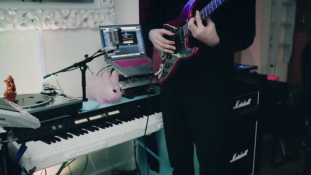 Video Reference N1: music, musical instrument, keyboard player, musical keyboard, musician, technology, electronic device, keyboard, electronic instrument, performance, Person
