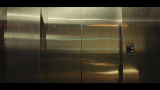 Video Reference N1: Light, Elevator, Line, Sky, Metal, Reflection, Glass, Architecture, Flooring, Transparent material
