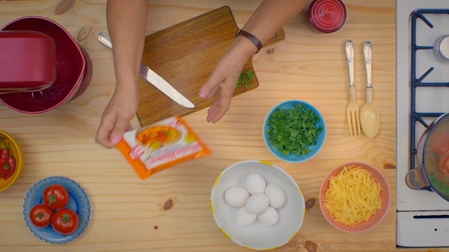 Video Reference N3: Play, Food, Cuisine, Dish, Comfort food, Recipe, Toddler, Play-doh, Meal, Ingredient, Person
