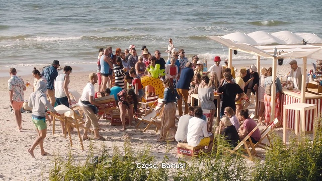 Video Reference N10: People on beach, Event, Fun, Vacation, Beach, Tourism, Ceremony, Crowd, Coast, Sea, Person