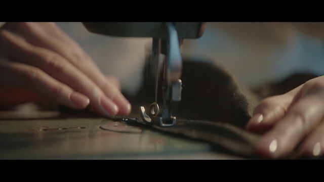 Video Reference N0: Sewing machine, Sewing, Leather, Belt, Hand, Art, Home appliance, Textile, Fashion accessory, Finger
