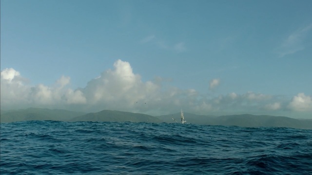 Video Reference N2: sea, ocean, sky, horizon, coastal and oceanic landforms, calm, wind wave, water, waterway, sailing
