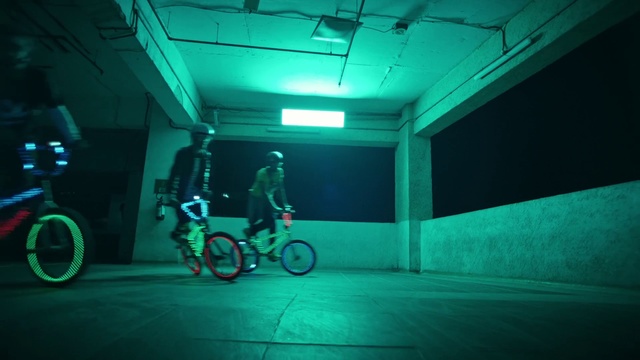 Video Reference N6: Green, Freestyle bmx, Light, Bicycle, Bmx bike, Vehicle, Cycle sport, Bicycle motocross, Flatland bmx, Recreation