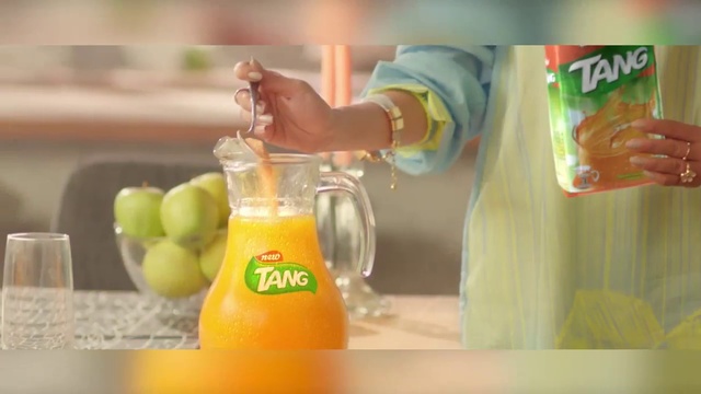 Video Reference N2: Orange soft drink, Orange drink, Drink, Juice, Vegetable juice, Non-alcoholic beverage, Lemon juice, Orange juice, Food, Soft drink