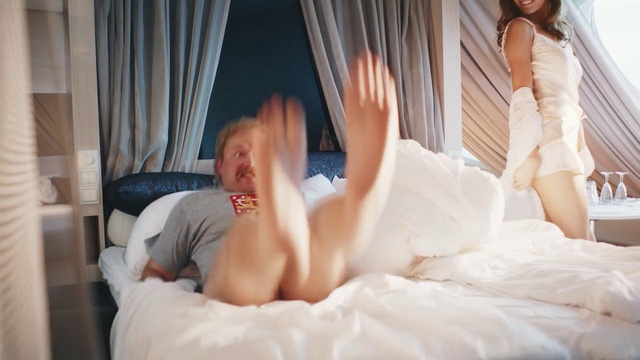 Video Reference N0: Bed, Leg, Beauty, Blond, Room, Long hair, Finger, Furniture, Hand, Mouth