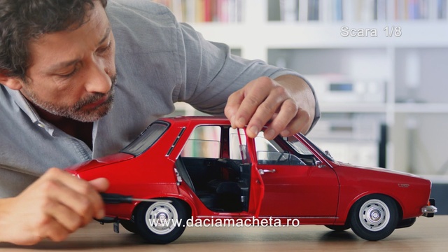 Video Reference N0: Land vehicle, Vehicle, Car, Model car, Classic car, Sedan, Dacia 1300, Toy vehicle, Toy, Person