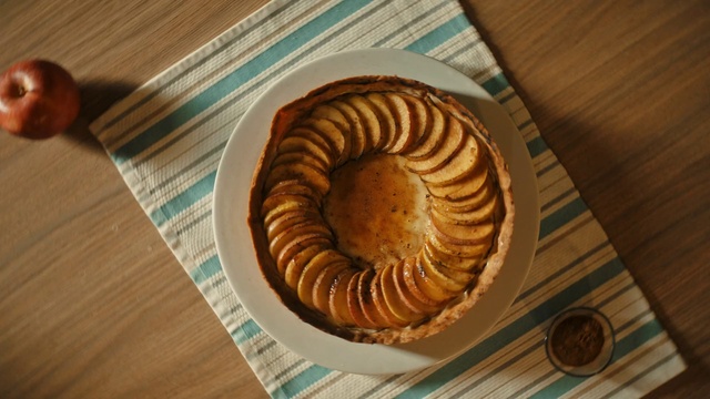 Video Reference N0: Food, Dish, Cuisine, Baked goods, Pastry, Danish pastry, Dessert, Ingredient, American food, Produce