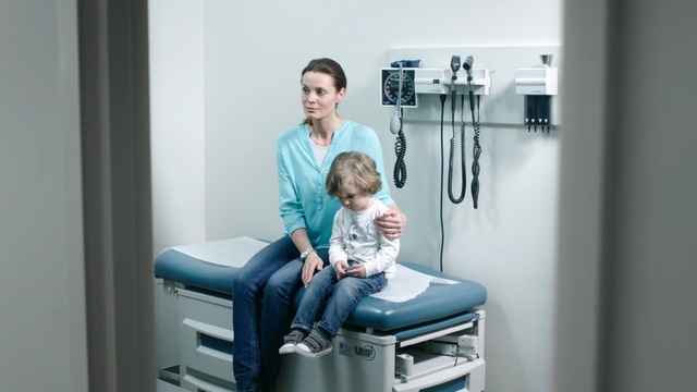 Video Reference N0: Hospital, Child, Clinic, Medical equipment, Patient, Baby, Health care, Comfort, Service, Sitting, Person