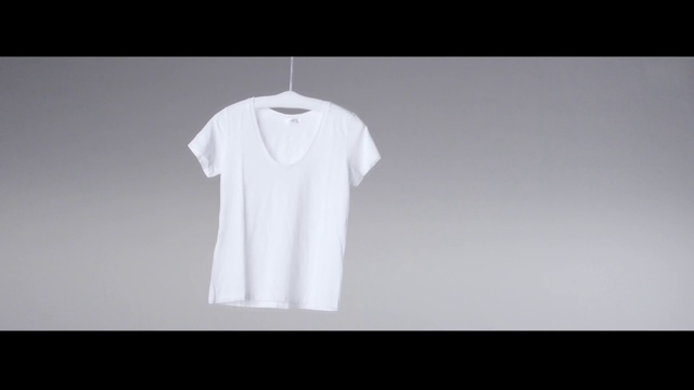 Video Reference N0: White, Clothing, T-shirt, Sleeve, Collar, Neck, Outerwear, Top, Clothes hanger, Shirt
