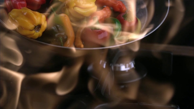 Video Reference N1: Food, Dish, Cuisine, Ingredient, Recipe, Side dish, Tortellini, Produce, Tortelloni, Cruciferous vegetables, Table, Bowl, Filled, Plate, Sitting, Glass, Fruit, Close, Holding, Woman, Man, Pan, Group, Soup, Broccoli, White, People