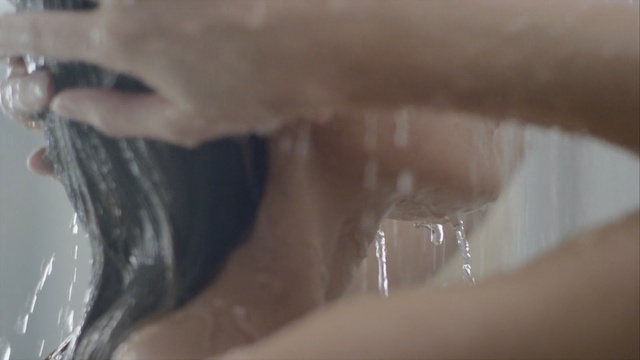 Video Reference N3: Water, Skin, Hand, Eyebrow, Close-up, Finger, Plumbing fixture, Washing, Drinkware, Eyelash