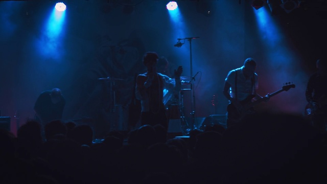 Video Reference N7: Performance, Performing arts, Entertainment, Concert, Rock concert, Blue, Music, Black, Stage, Public event