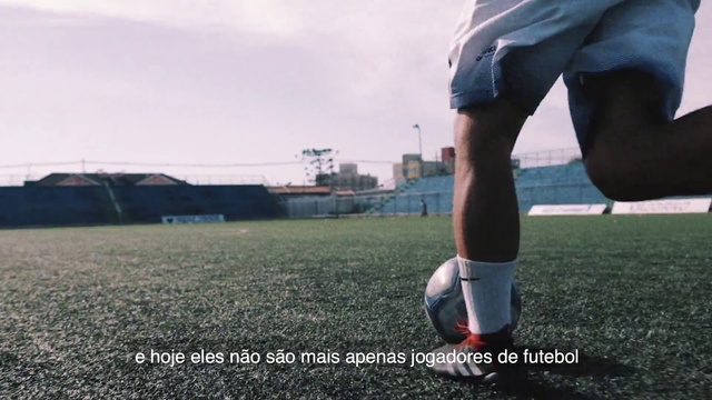 Video Reference N9: Soccer ball, Football, Kick, Ball, Grass, Leg, Human leg, Footwear, Freestyle football, Football player