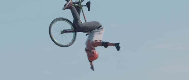 Video Reference N1: Stunt performer, Stunt, Extreme sport, Freestyle bmx, Bicycle motocross, Vehicle, Jumping, Flip (acrobatic), Cycle sport, Sports