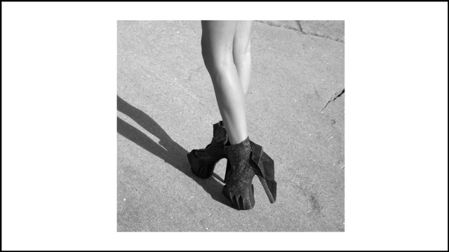 Video Reference N1: Leg, Footwear, High heels, Snapshot, Black-and-white, Joint, Shoe, Human leg, Ankle, Human body
