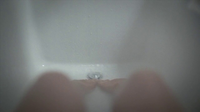 Video Reference N0: Skin, Water, Sky, Room, Hand, Plumbing fixture